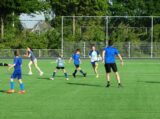 Laatste training S.K.N.W.K. JO11-1JM van seizoen 2022-2023 (partijtje tegen de ouders) (66/221)